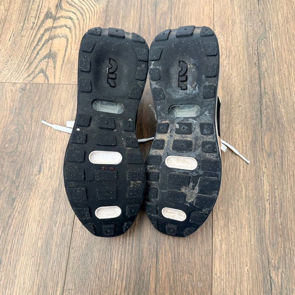 Nike Tan and Black Sneakers - Picture 6 of 6